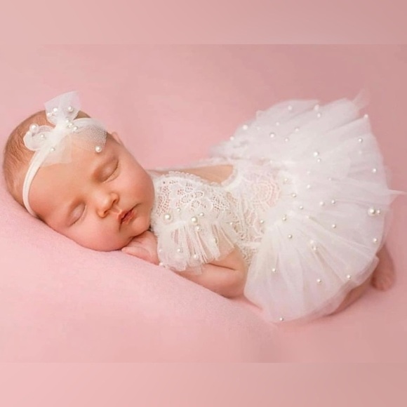 White lace Newborn romper with pearls - Picture 1 of 6